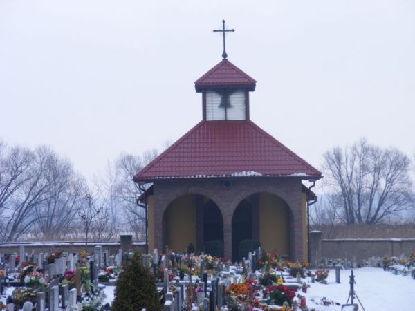 Kaplica na cmentarzu.