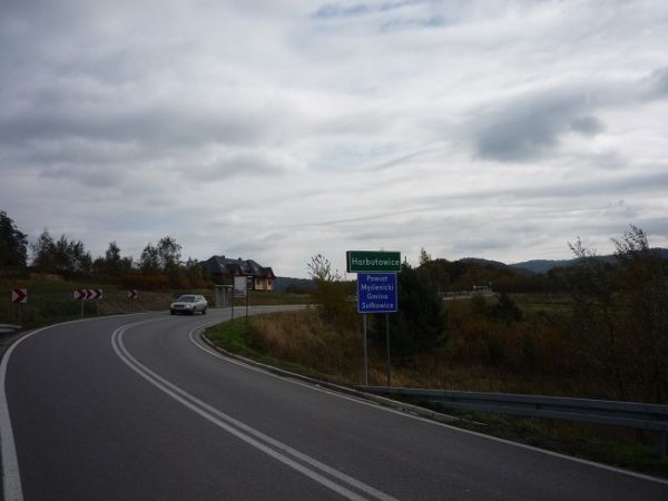 Harbutowice "Witają!"Jadąc od południa.