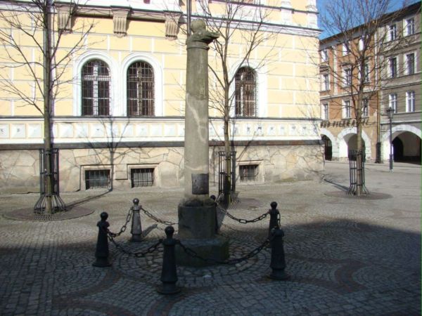 Średniowieczny pręgierz.