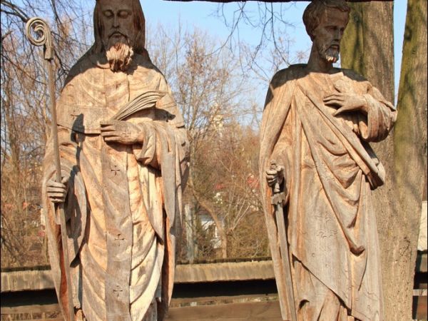 Drewniany kościół konstrukcji zrębowej pw. św. Sebastiana, wzniesiony w roku 1737. W roku 1980 był gruntownie odnawiany z całkowitą wymianą gontów. W  obrębie o