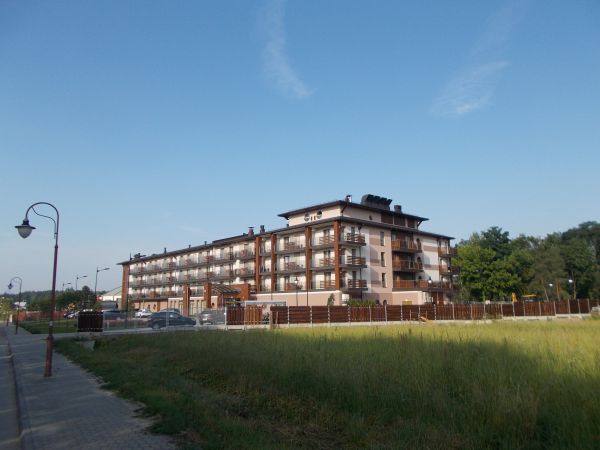 Nowy 4 gwiazdkowy hotel SPA "Malinowy Raj" .Obok basenów mineralnych z wodą siarczkową i solankową .