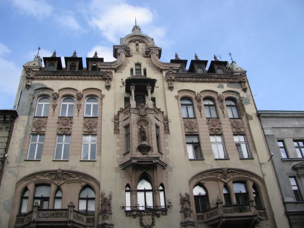 Zabytkowa kamienica w centrum Łodzi