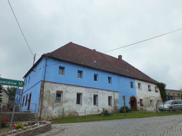 Budynek w centrum wsi