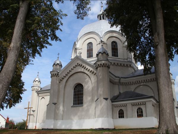 Cerkiew św. Michała Archanioła w Ryszkowej Woli , murowana parafialna cerkiew greckokatolicka . Zbudowana w 1896 r. Po wojnie cerkiew została przejęta przez koś