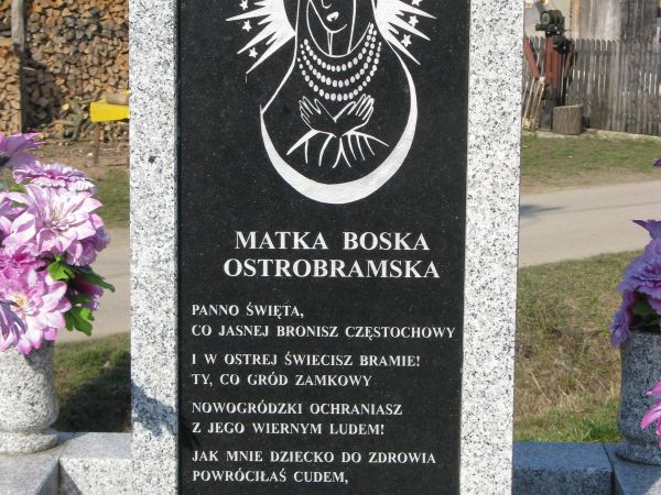 kaplica przydrożna, współczesna, - o ubogaconej formie i wotywie.