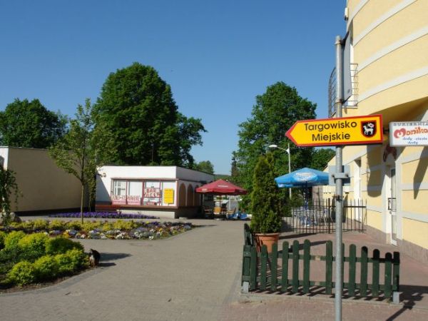 Z rynku w stronę rzeczki Postomii