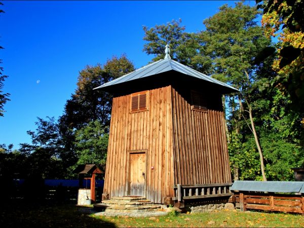 Cerkiew Opieki Matki Bożej w Młynach. Wybudowana pod koniec XVII wieku.  Obecnie Kościół filialny rzymskokatolickiej parafii w Korczowej. W latach 1852-70  prob