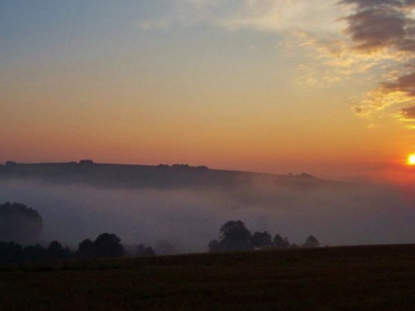 Wojnarowa. Wschòd slonca we mgle. Fot. Daniel L.