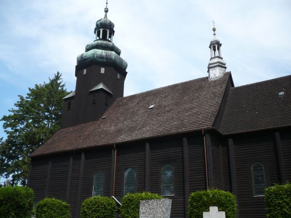 Kościół św. Barbary zwany na Górce z1784r.drewniany kryty
gontem,konstrukcji szkieletowej ,wewnątrz otynkowany w ołtarzu
obraz św. Barbary zpoł.18.w.