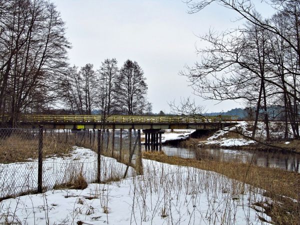 Most nad rzeką Wdą w Czarnym na drodze powiatowej
