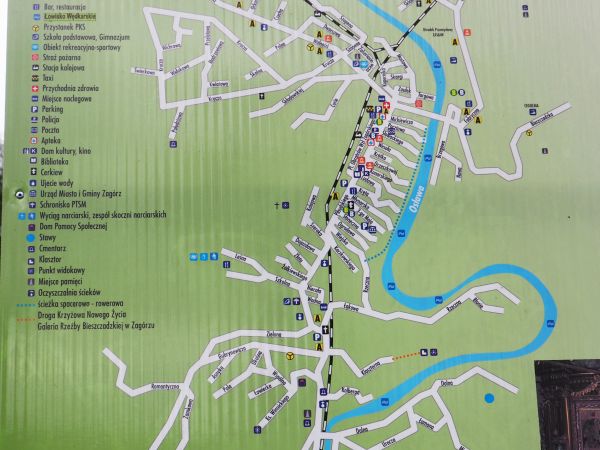 plan Zagórza na tablicy edukacyjnej przy ścieżce spacerowej - przy Osławie.