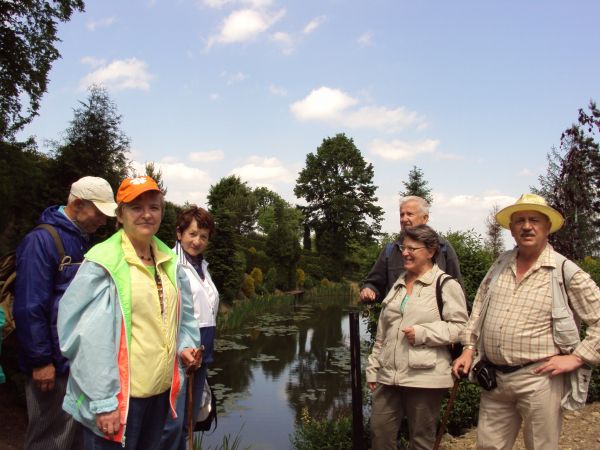 w arboretum dra Bukreja -laureata/zwycięzcy w lokalnych konkursach ekologicznych, botanicznych.