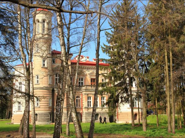 Pałac Lubomirskich w Przemyślu - Bakończycach .  Wybudowany w latach 1885–1887 przez księcia Hieronima Adama Lubomirskiego, według projektu Maksymiliana Nitscha