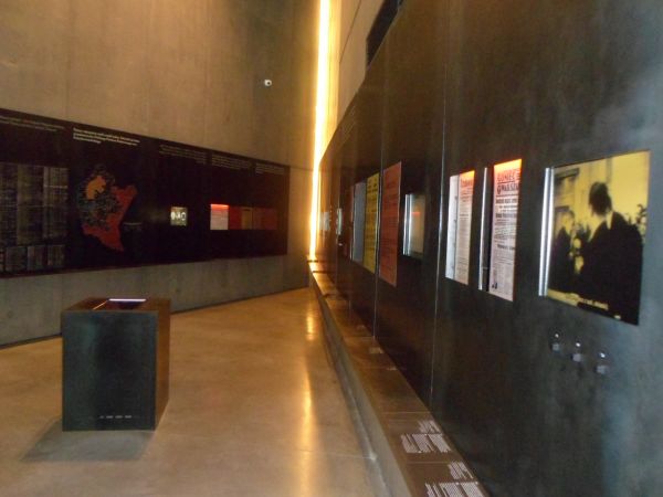 multimedialne ekspozycje muzealne - przedstawione i udostępniane w językach polskim, angielskim i hebrajskim. Przy temacie : polecam też film pt. "Chleba naszeg