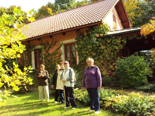 są miejsca - obiekty i ich otoczenie - które zachwycają, wielce dlatego że godnego i z pasją gospodarza mają - no i się urodą odwdzięczają a my ją podziwiać moż