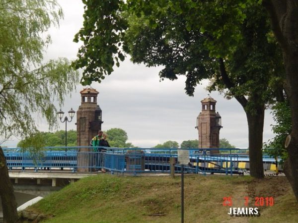 Most na wyspę z zamkiem pokrzyżackim.