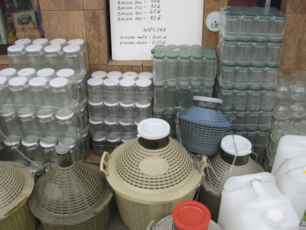 Sklep sprzedający słoje