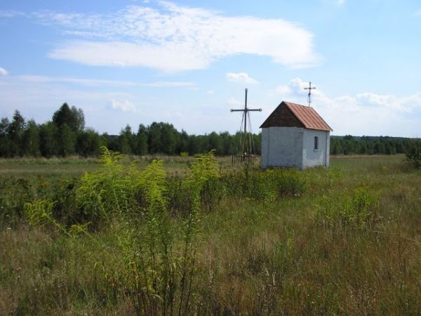 Samotna kaplica pod Głupianką (gmina Kołbiel)