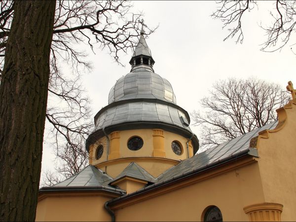 Cerkiew greckokatolicka p.w. Wniebowzięcia Matki Boskiej w Dubiecku . Została zbudowana w 1927, na miejscu wcześniejszej, drewnianej cerkwi z 1774 r. W latach 9