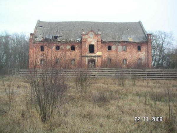 Piękny, ponad stuletni dworski spichlerz w przyszłości Centrum Szkoleniowe "Burmistrzanka Nawojka".