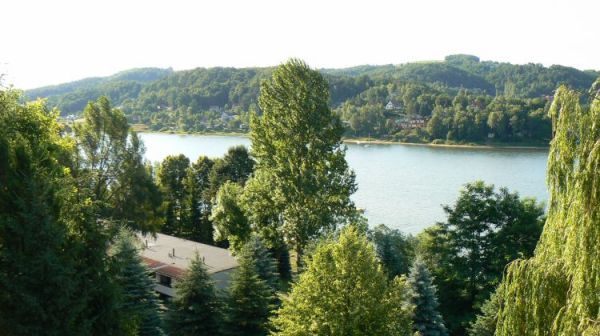 WIDOK NA ZALEW Z ROZNOWA