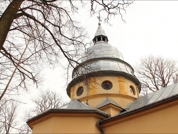 Cerkiew greckokatolicka p.w. Wniebowzięcia Matki Boskiej w Dubiecku . Została zbudowana w 1927, na miejscu wcześniejszej, drewnianej cerkwi z 1774 r. W latach 9