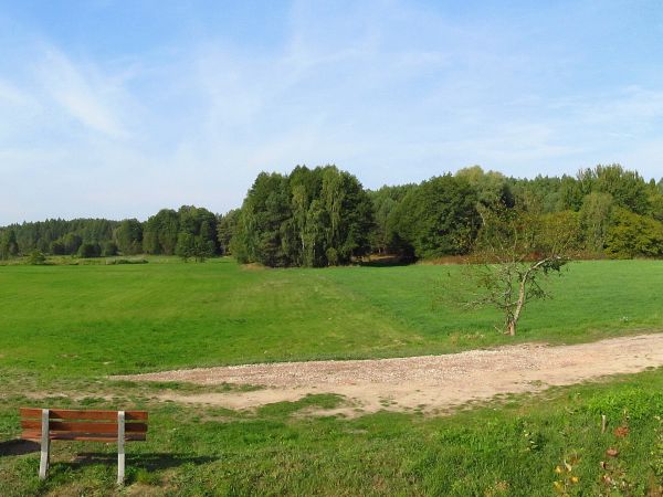 Panorama łąk nad rzeką w Małym Bukowcu, przy drodze powiatowej Borzechowo -  Ocypel