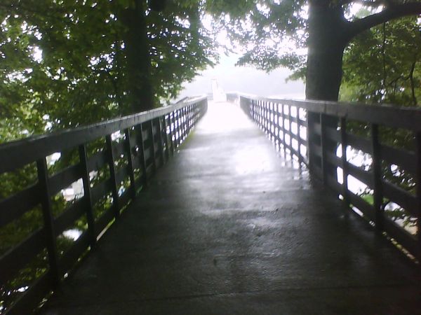 Most jak sie idzie nad jezioro