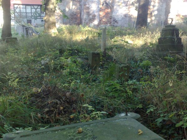 Pow. wałbrzyski gm. Mieroszów stary cmentarz i kościół ewangelicki z 1742 r.