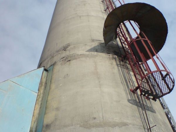 Komin cieplowni na terenie kop. Powastanców Śląskich:)