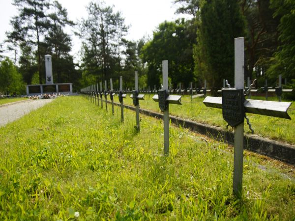 Osuchy-cmentarz  partyzantów Batalionów Chłopskich i Armii Krajowej