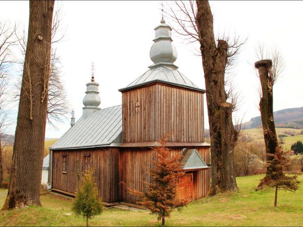 Dawna cerkiew filialna greckokatolicka pw. Przemienienia Pańskiego w Siemuszowej - ( od 1946 r. kościół filialny rzymskokatolicki p.w. Chrztu Pańskiego), wznies