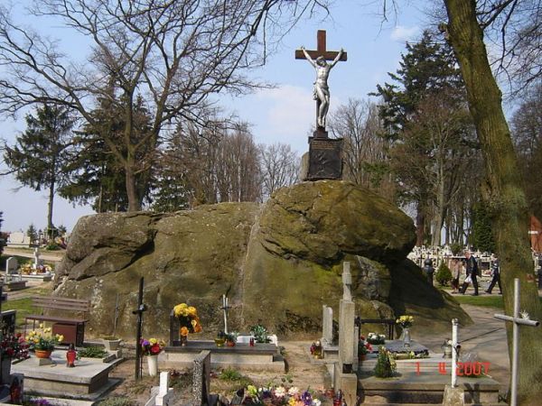 Trygław. Największy w Polsce głaz narzutowy.