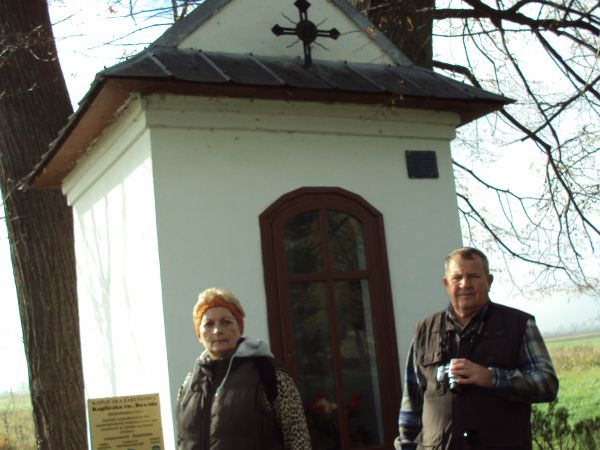 na przysiółku "w Chmurówkach" - na cmentarzu cholerycznym z XVII wieku. przy kaplicy pw. św. Daniela - upamiętniającej to miejsce, występujące cyklicznie chorob