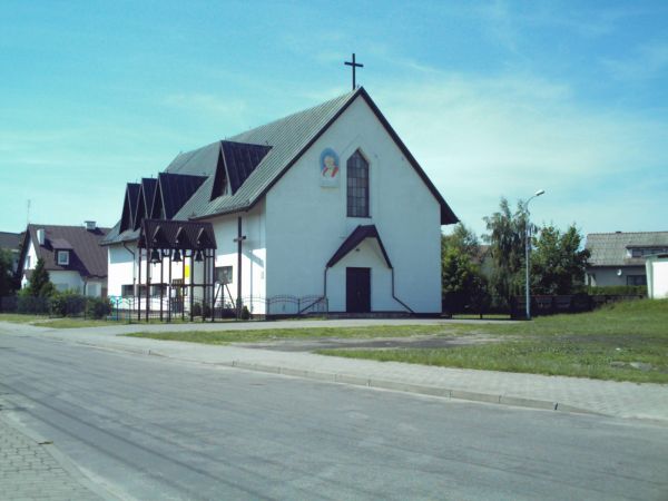 Ulica Kasztanowa. Kościół
pw. Miłosierdzia Bożego.