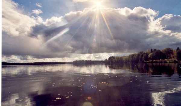 JEZIORO PRZED BURZĄ