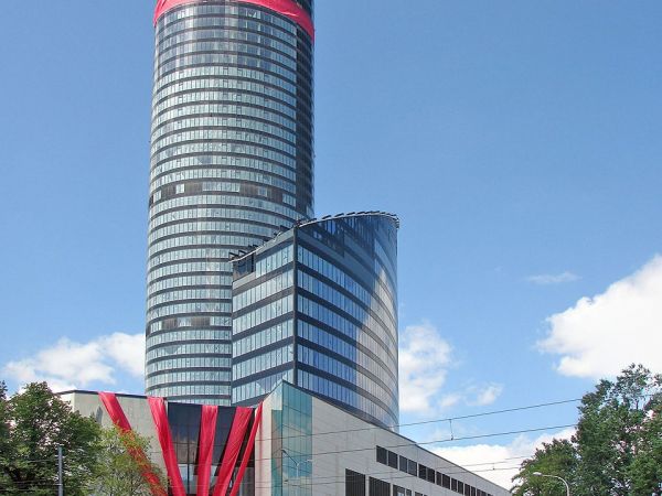Sky Tower dzień otwarcia galerii handlowej widok od ul. Powstańców Śl i Radosnej
