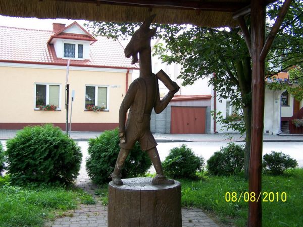 Koziołek stoi tu na każdym rogu niewielkiego i skromnego ryneczku.