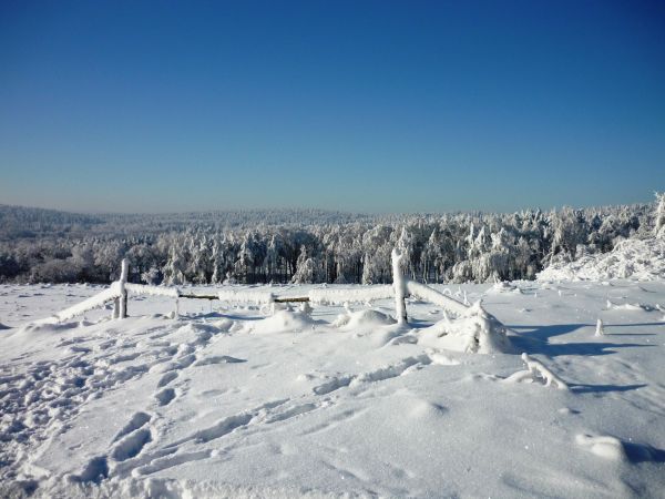 Zimowe krajobrazy z trasy do Arłamowa na Pogórzu Przemyskim.