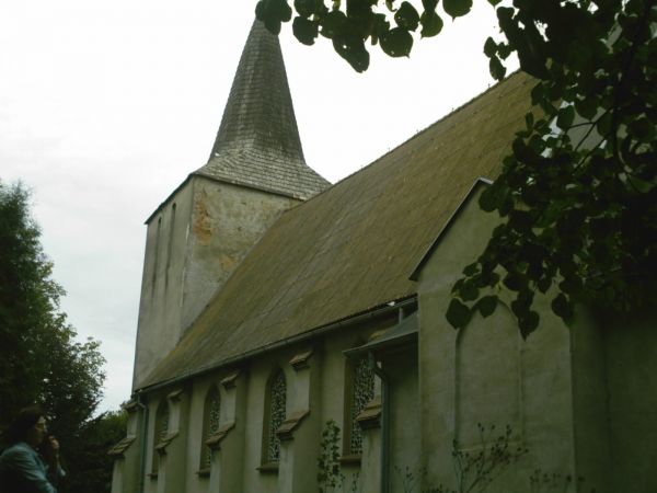 Kościół przebudowany w XVIII wieku. Z XV wieku, zachowała się jedynie wieża gotycko-renesansowo-barokowa. Nawa pochodzi z XVII wieku (przebudowana w 1963 roku).