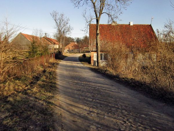 Początek miejscowości Worpławki jadąc drogą od głównej szosy na Korsze 2011-12