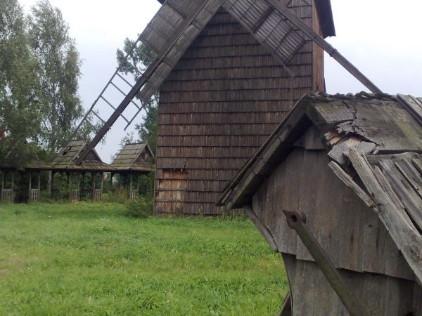 Wiatrak "MIKOŁAJ" zbudowany w 1877 odnowiony w 1977.