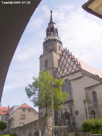 Południowo-zachodni widok. Budowla - gotyk, wnętrze barokowe bogate wyposażenie.