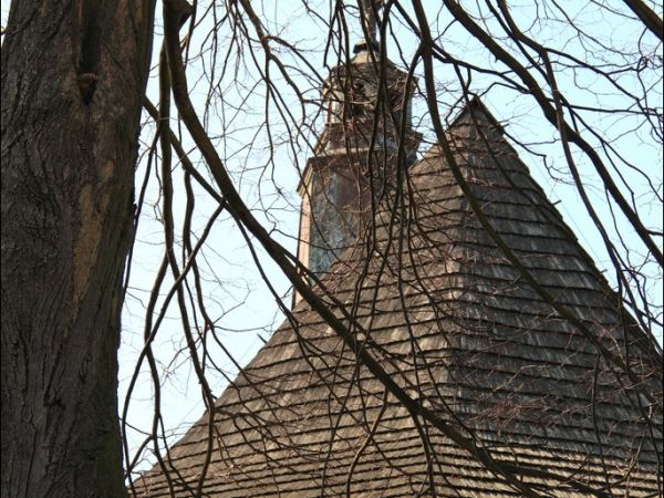 Drewniany kościół konstrukcji zrębowej pw. św. Sebastiana, wzniesiony w roku 1737. W roku 1980 był gruntownie odnawiany z całkowitą wymianą gontów.