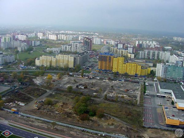 Gądów Mały, widok od wschodu. Dawne targowisko na osiedlu Kosmonautów