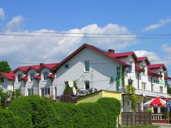 Hotel Pod Świerkiem w Busku-Zdroju.