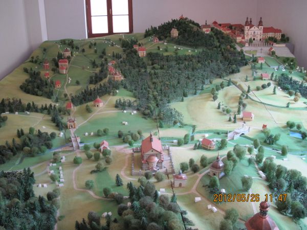 Makieta drużek drogi krzyżowej i różańcowych na Kalwarii Zebrzydowskiej.