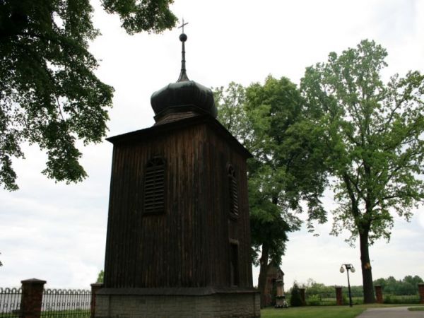 Drewniana dzwonnica z XIX w