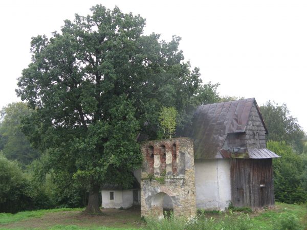 cerkiew /opuszczona/ i dzwonnica - niegdyś bramna.