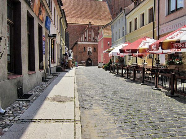 Reszel-uliczka reszelskiej starówki,ul. Wyspianskiego 2012-07-07